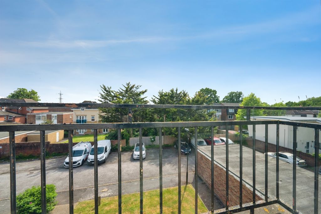 Additional image 9 of 2 bed flat for saleWaterloo Road, Southampton SO15