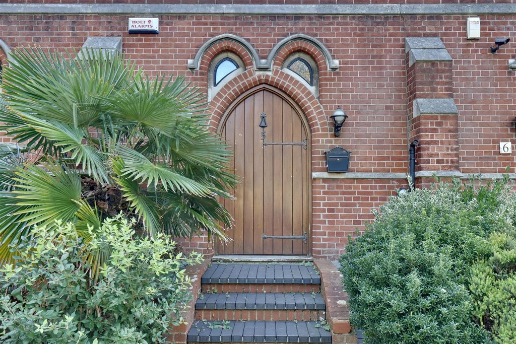 Additional image 24 of 3 bed town house for saleHenderson Road, Southsea PO4
