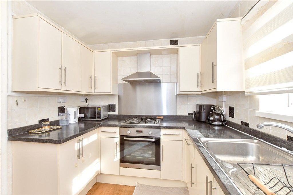 2 bed flat for saleEastern Road, Portsmouth, Hampshire PO3