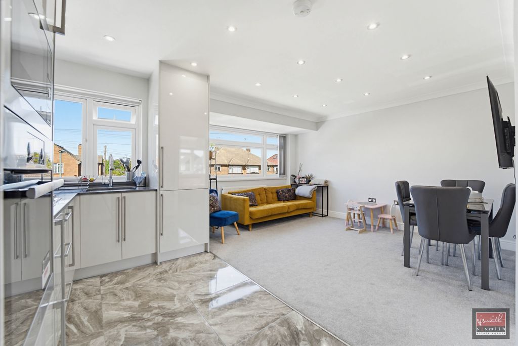 Additional image 2 of 3 bed maisonette for saleGlenfield Road, Ashford TW15
