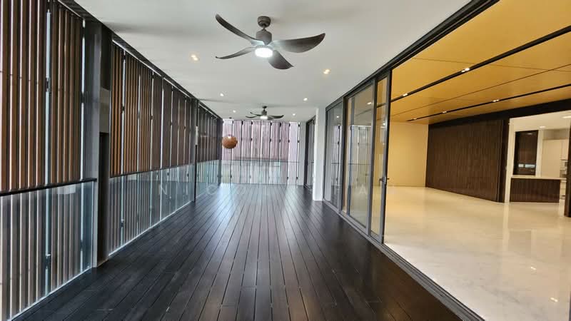 18 Nassim Hill photo 4