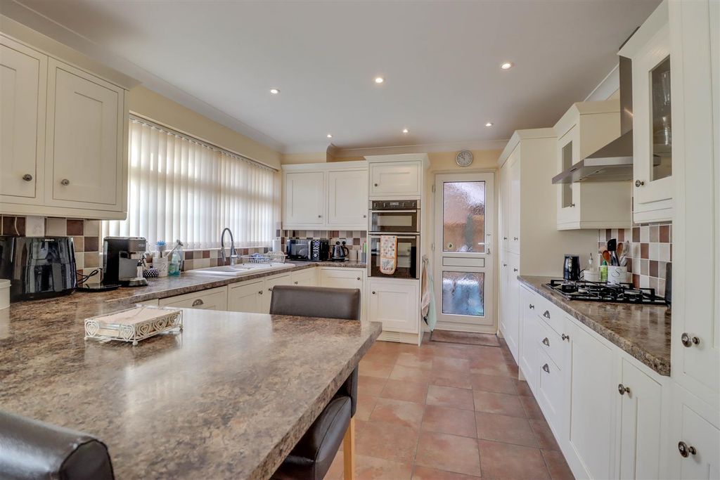 Additional image 2 of 4 bed detached house for saleSwan Lane, Wickford SS11