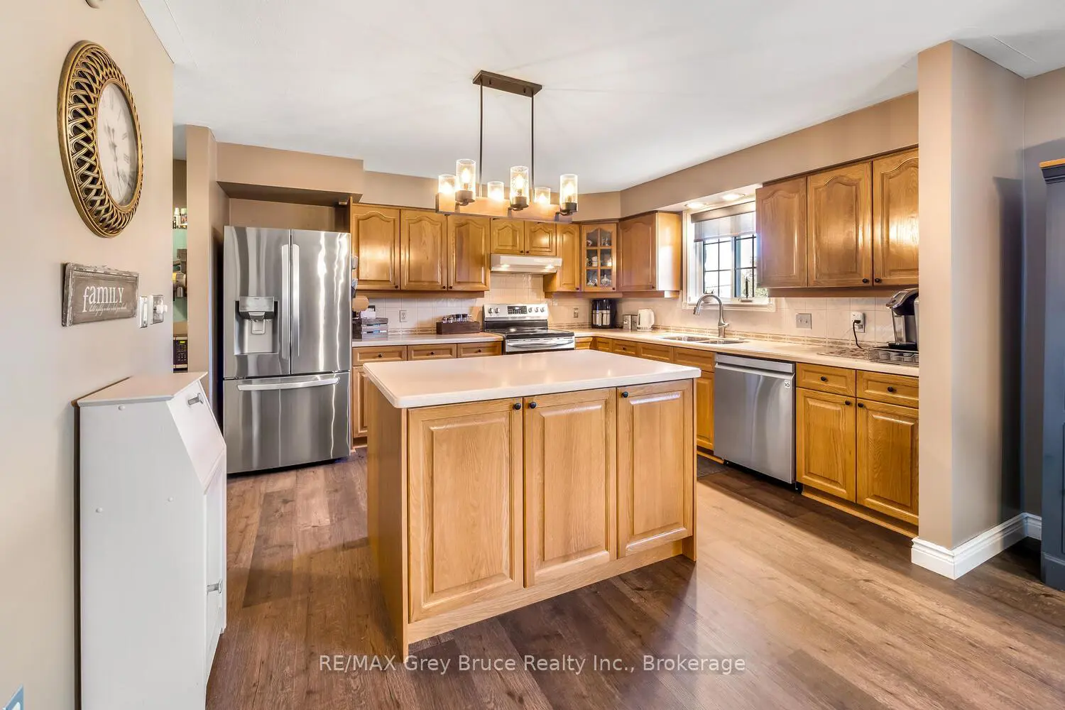 Additional image 4 of 501204 Grey Road 1