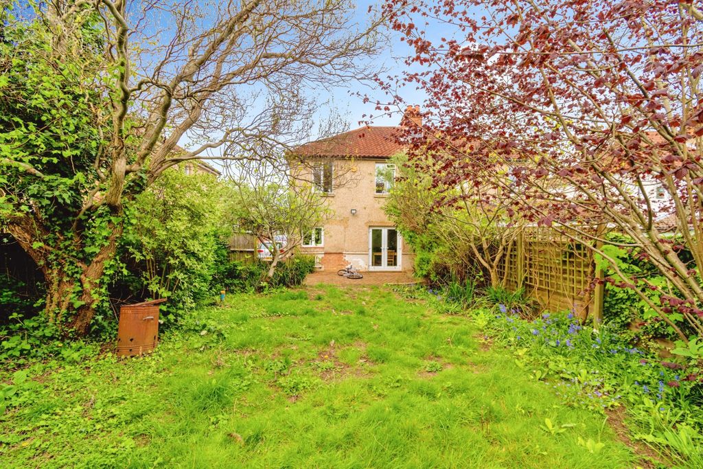 Additional image 2 of 3 bed semi-detached house for saleBlenheim Gardens, Southampton, Hampshire SO17
