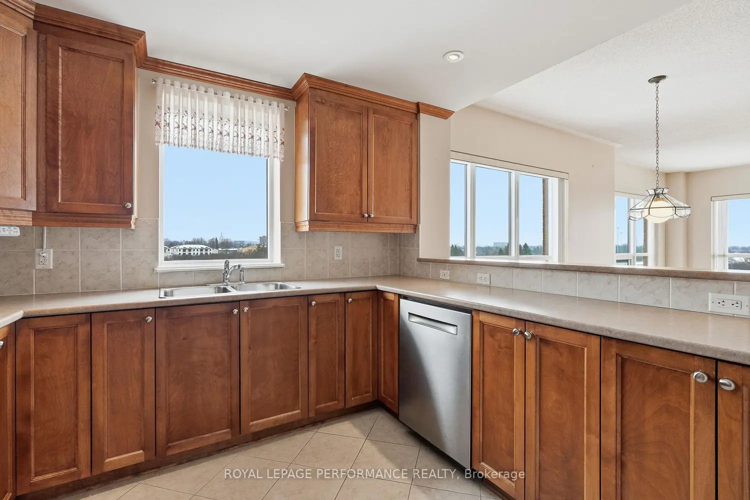 Additional image 3 of 955 Beauparc Private 411