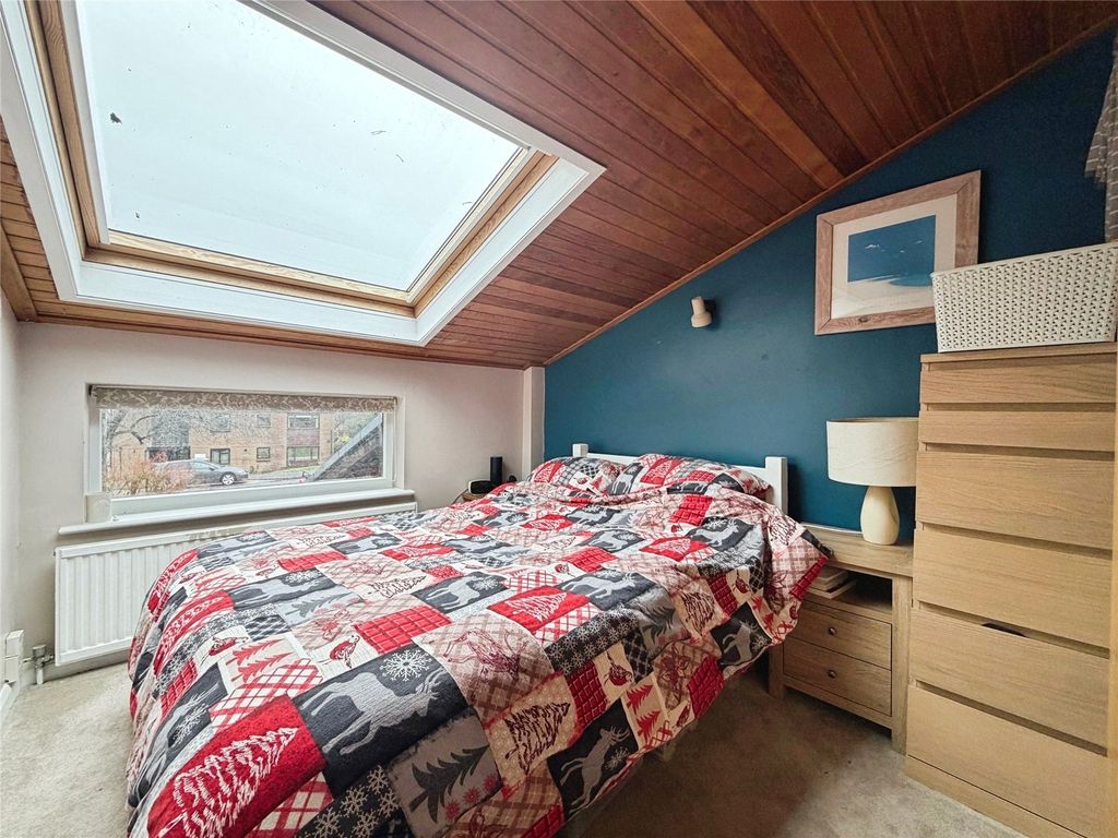 Additional image 26 of 5 bed detached house for saleColeridge Avenue, Yateley, Hampshire GU46