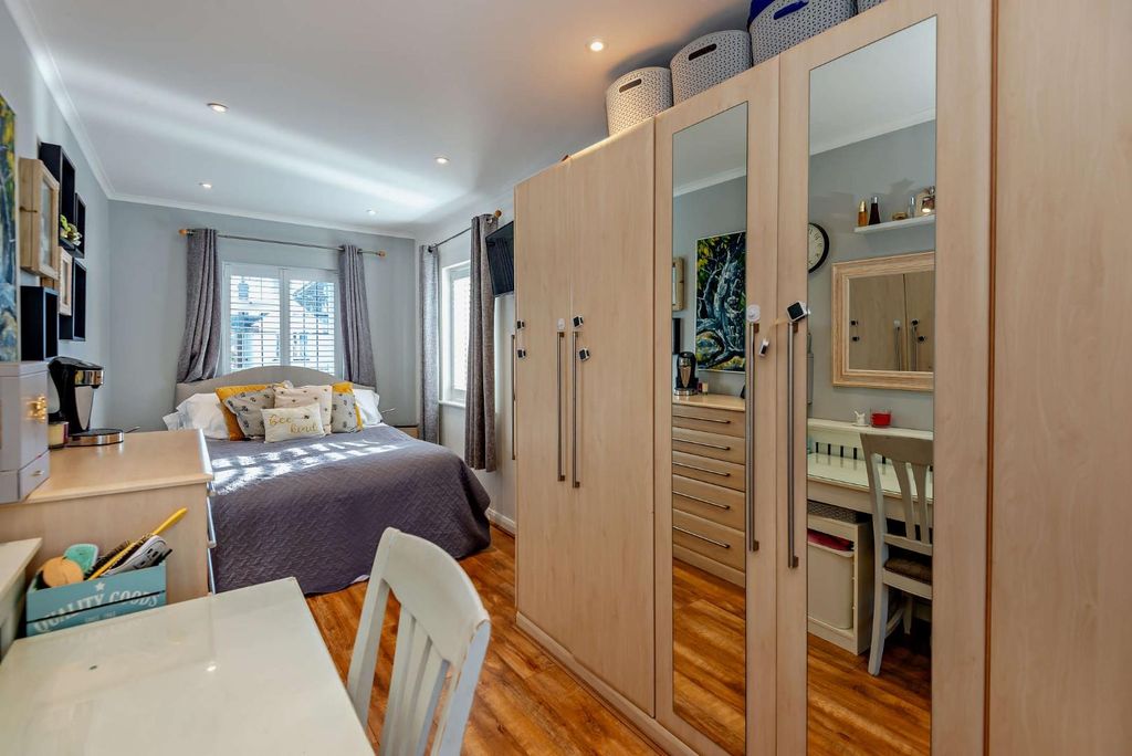 Additional image 20 of 5 bed detached house for saleFontmell Park, Ashford TW15
