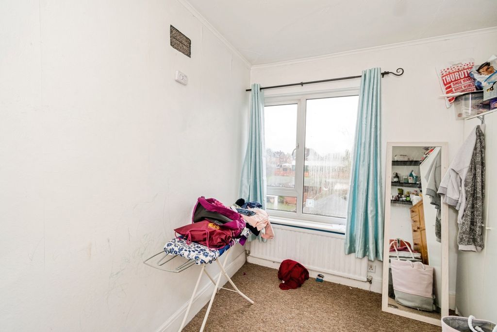 Additional image 9 of 3 bed semi-detached house for saleWilton Crescent, Upper Shirley, Southampton, Hampshire SO15