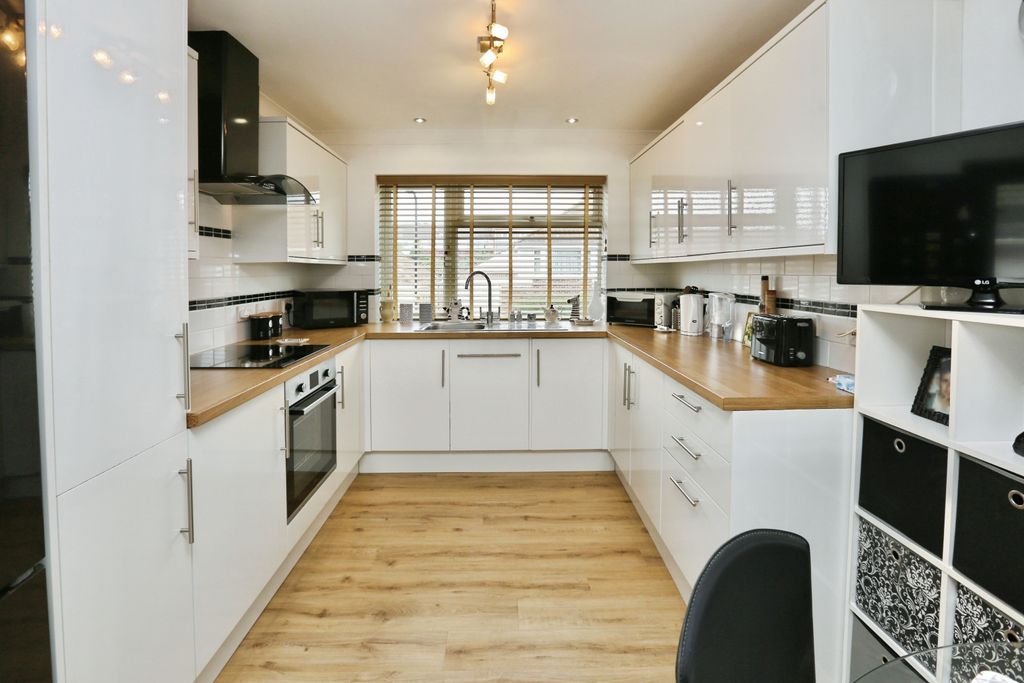 Additional image 5 of 3 bed detached bungalow for saleFirtree Way, Southampton SO19