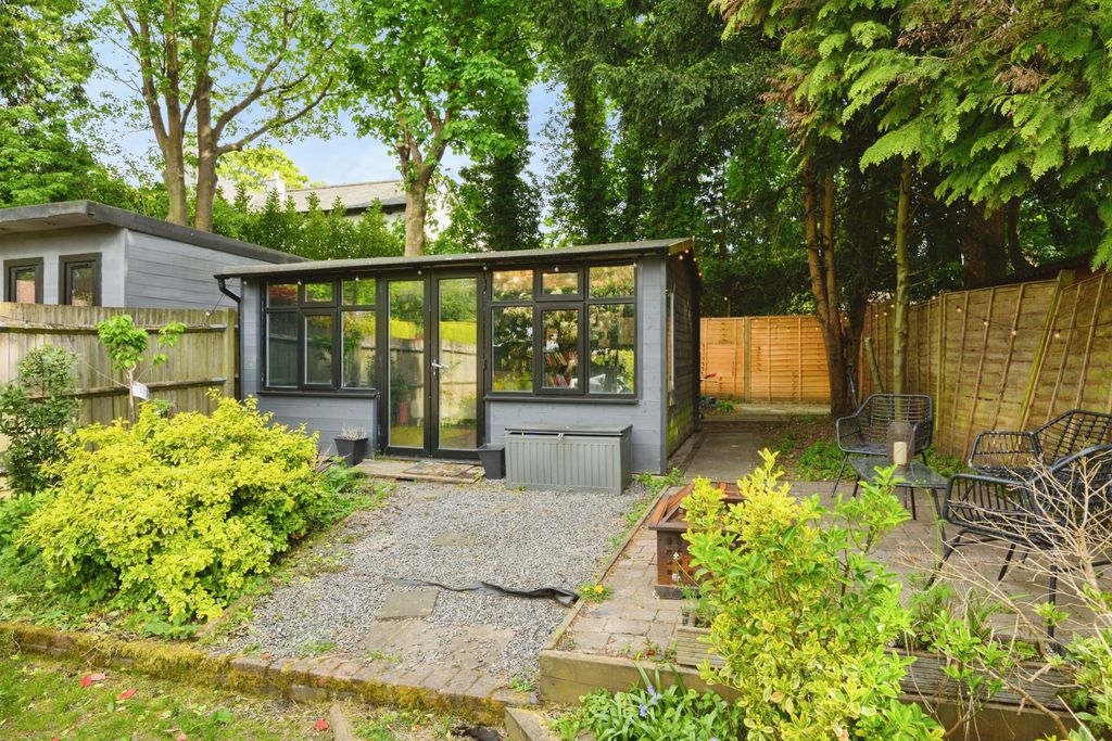 Additional image 17 of 4 bed semi-detached house for saleSalmons Lane, Whyteleafe CR3