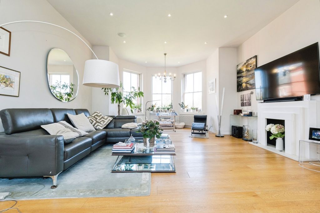 Additional image 8 of 3 bed flat for saleBartholomew House, Richmond Drive, Woodford Green IG8
