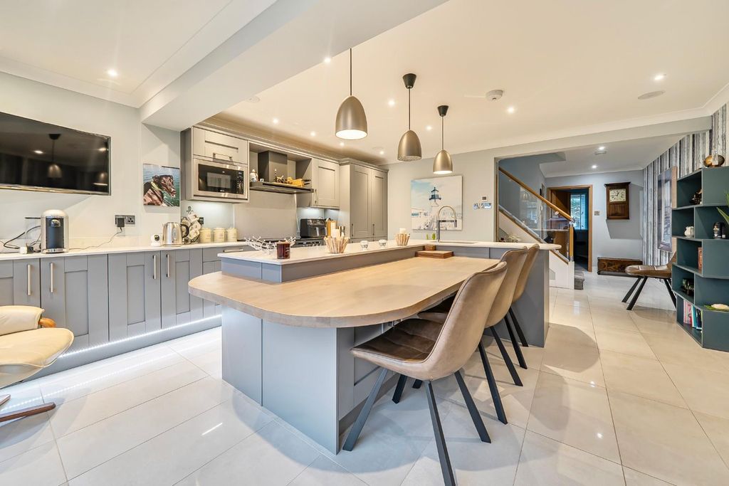 Additional image 2 of 3 bed property for saleBryher Island, Port Solent PO6