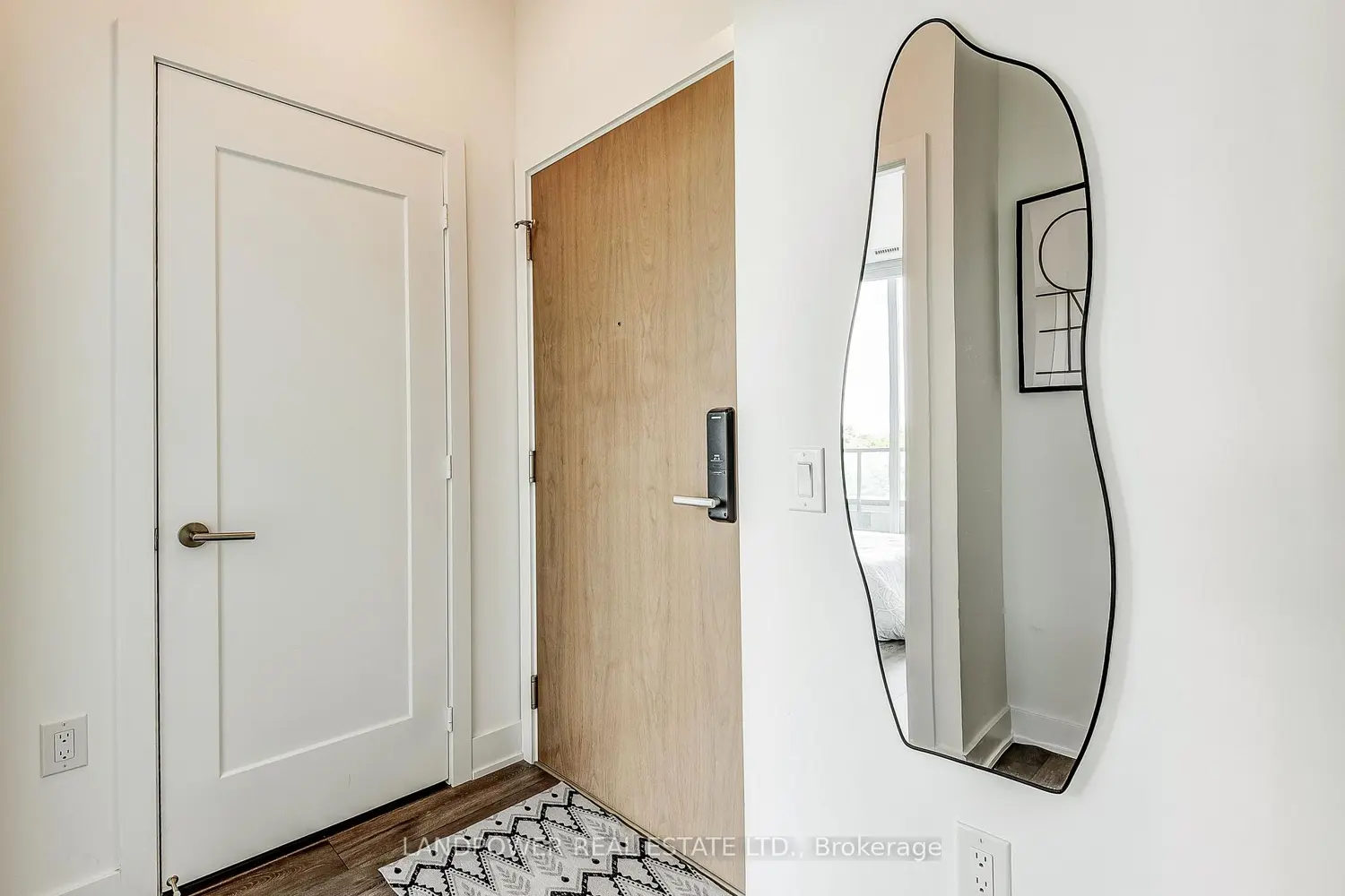 Additional image 8 of 585 Bloor Street 415