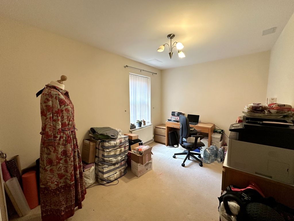 Additional image 9 of 2 bed flat for saleCastlecroft Road, Castlecroft, Wolverhampton WV3