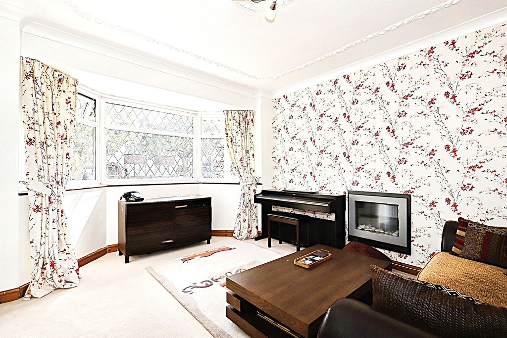 Additional image 2 of 4 bed detached house for saleRosemary Crescent, Goldthorn Park, Wolverhampton WV4