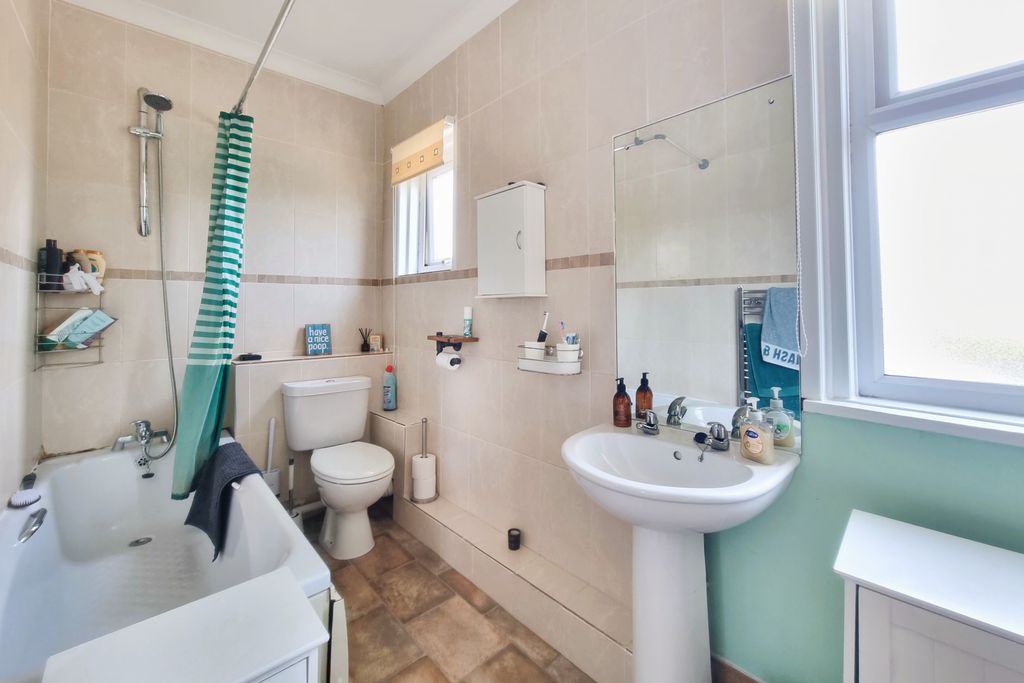 Additional image 8 of 2 bed flat for salePortsmouth, Hampshire PO1
