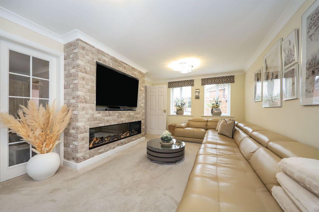 Additional image 4 of 4 bed detached house for saleBarbel Drive, Wednesfield, Wolverhampton WV10