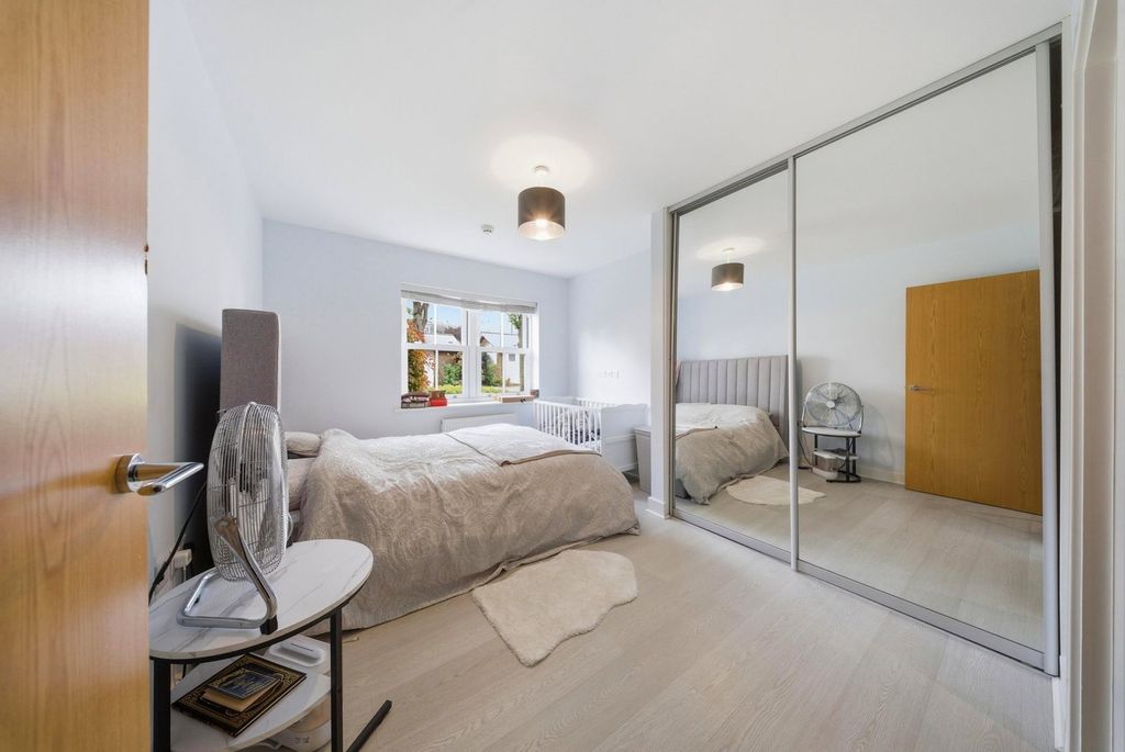 Additional image 7 of 2 bed flat for saleWestmount Close, Worcester Park KT4