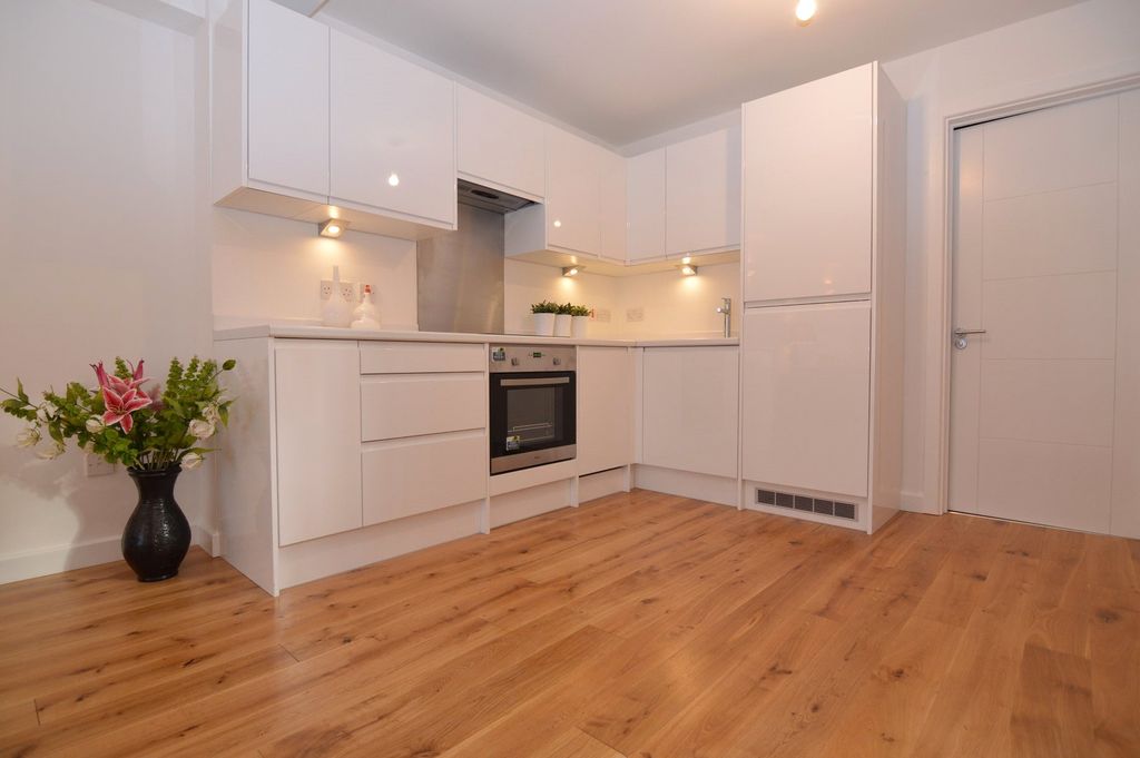 Additional image 3 of 13 bed detached house for salePeach Street, Wokingham, Berkshire RG40