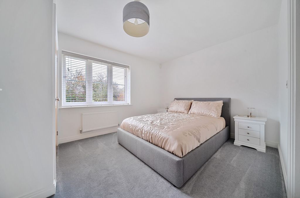 Additional image 8 of 5 bed detached house for saleDowles Barn Close, Barkham, Wokingham RG41