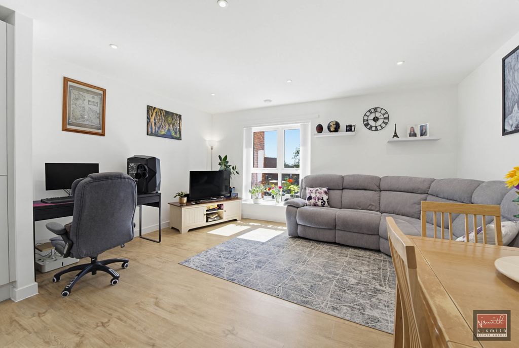 Additional image 5 of 2 bed flat for salePitcher Lane, Ashford TW15