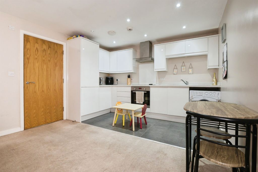 Additional image 4 of 2 bed flat for saleNorthlands Road, Southampton SO15