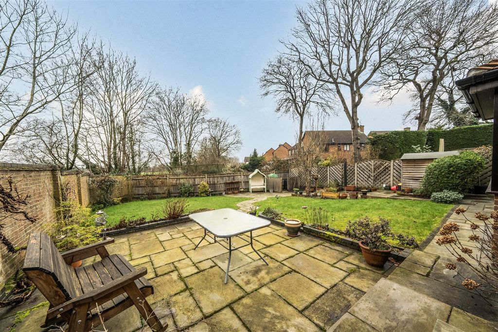 Additional image 22 of 5 bed detached house for saleDunsmore Gardens, Yateley, Hampshire GU46