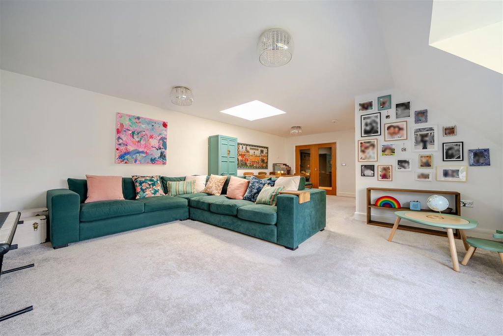 Additional image 3 of 2 bed flat for saleLanden House, Rectory Road Wokingham, Berkshire RG40