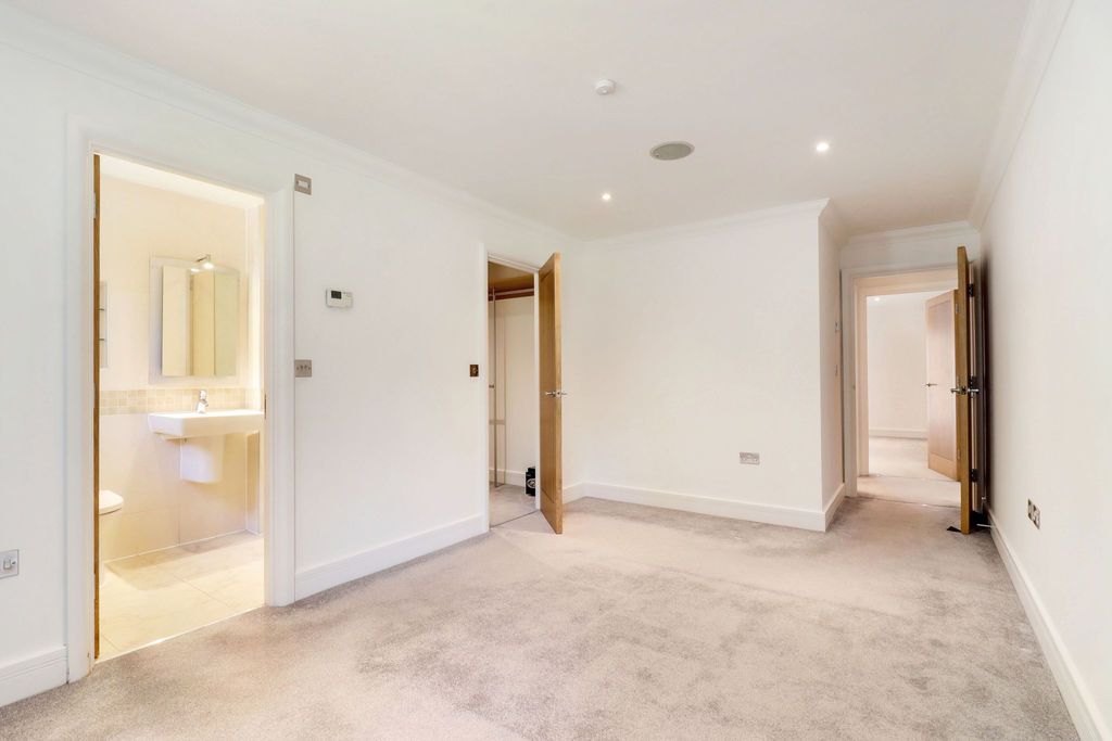 Additional image 7 of 2 bed flat for saleLondon Road, Windlesham GU20
