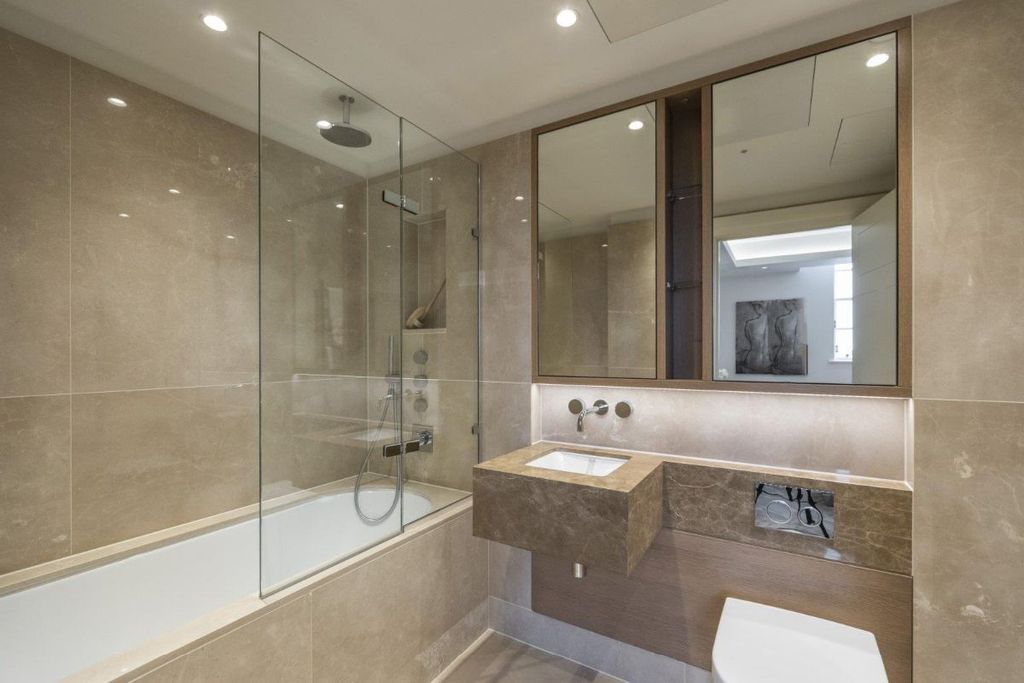 Additional image 17 of 3 bed flat for saleFlat, Star & Garter House, Richmond Hill, Richmond TW10