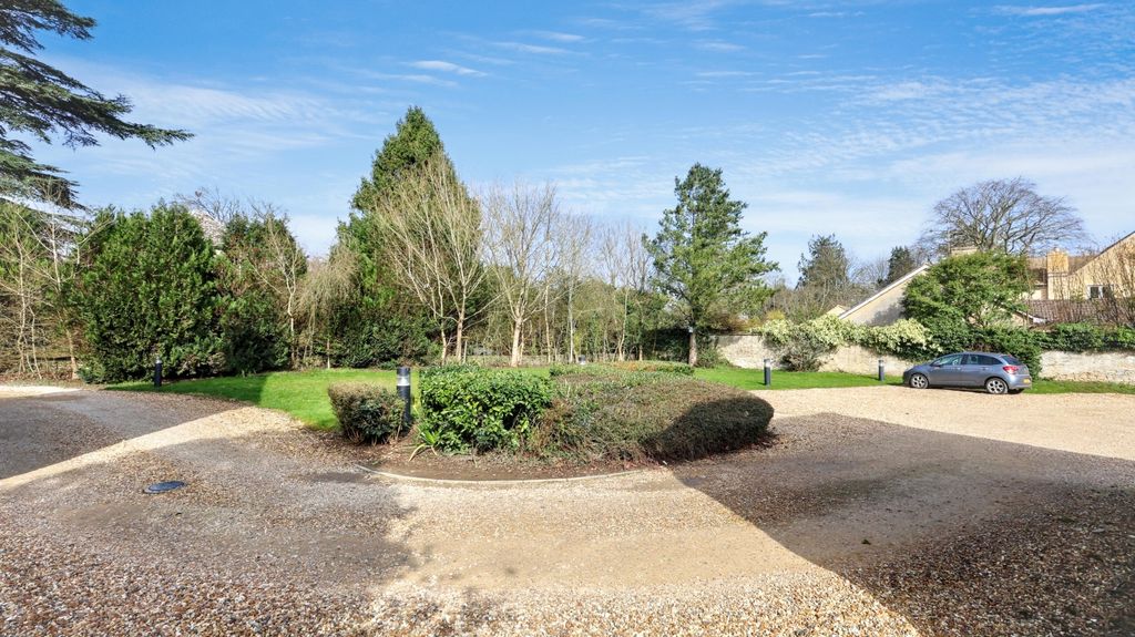 Additional image 15 of 2 bed flat for saleFlat 1 Chichester House, 45A Woodgreen, Witney OX28