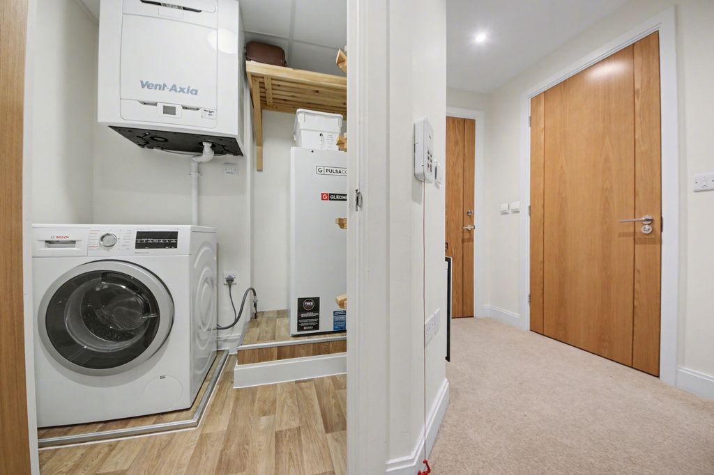 Additional image 6 of 2 bed flat for sale100 Riverdene Place, Bitterne Park SO18