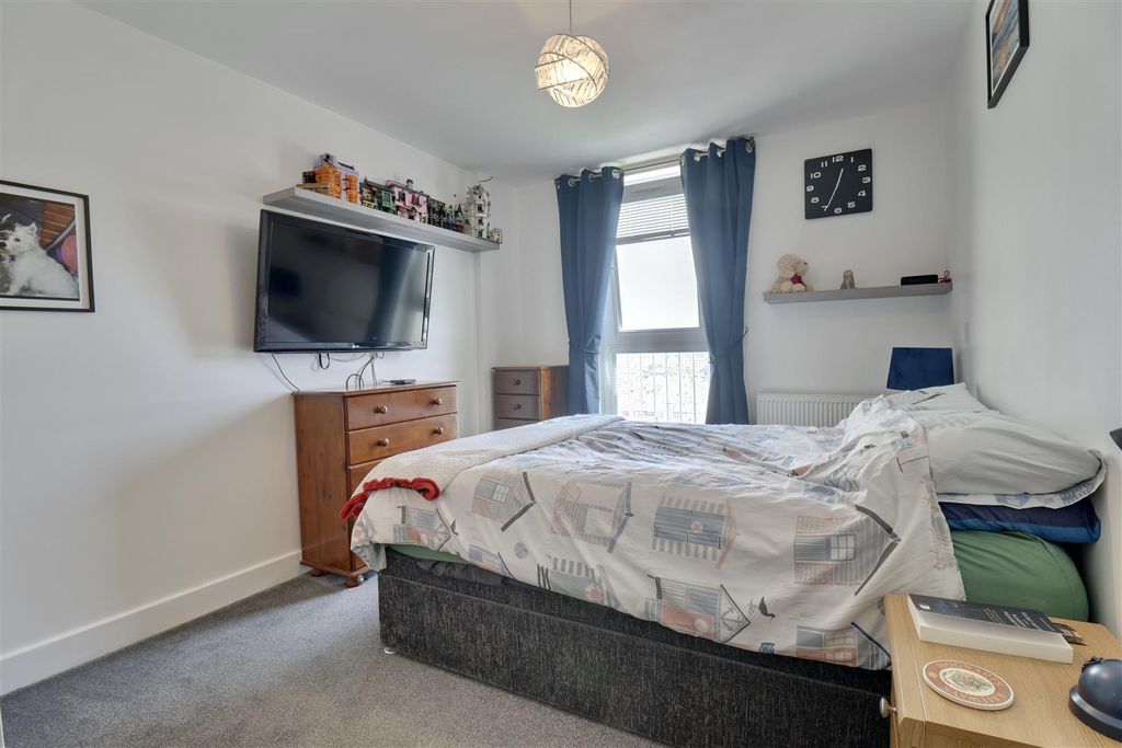 Additional image 7 of 2 bed flat for saleFratton Way, Southsea PO4