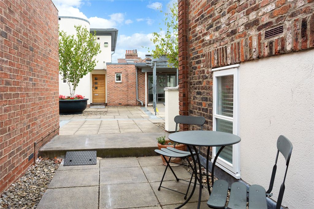 Additional image 10 of 2 bed flat for saleStonegate Court, Blake Street, York, North Yorkshire YO1