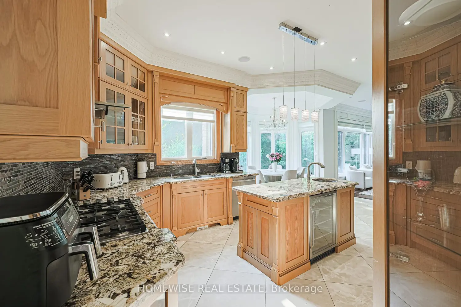 Additional image 9 of 2706 Bayview Avenue