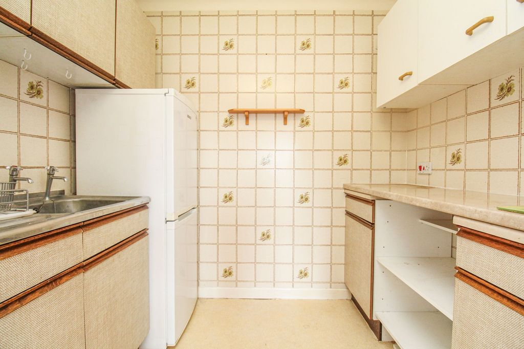 Additional image 4 of 1 bed flat for saleRiver View Road, Bitterne Park SO18