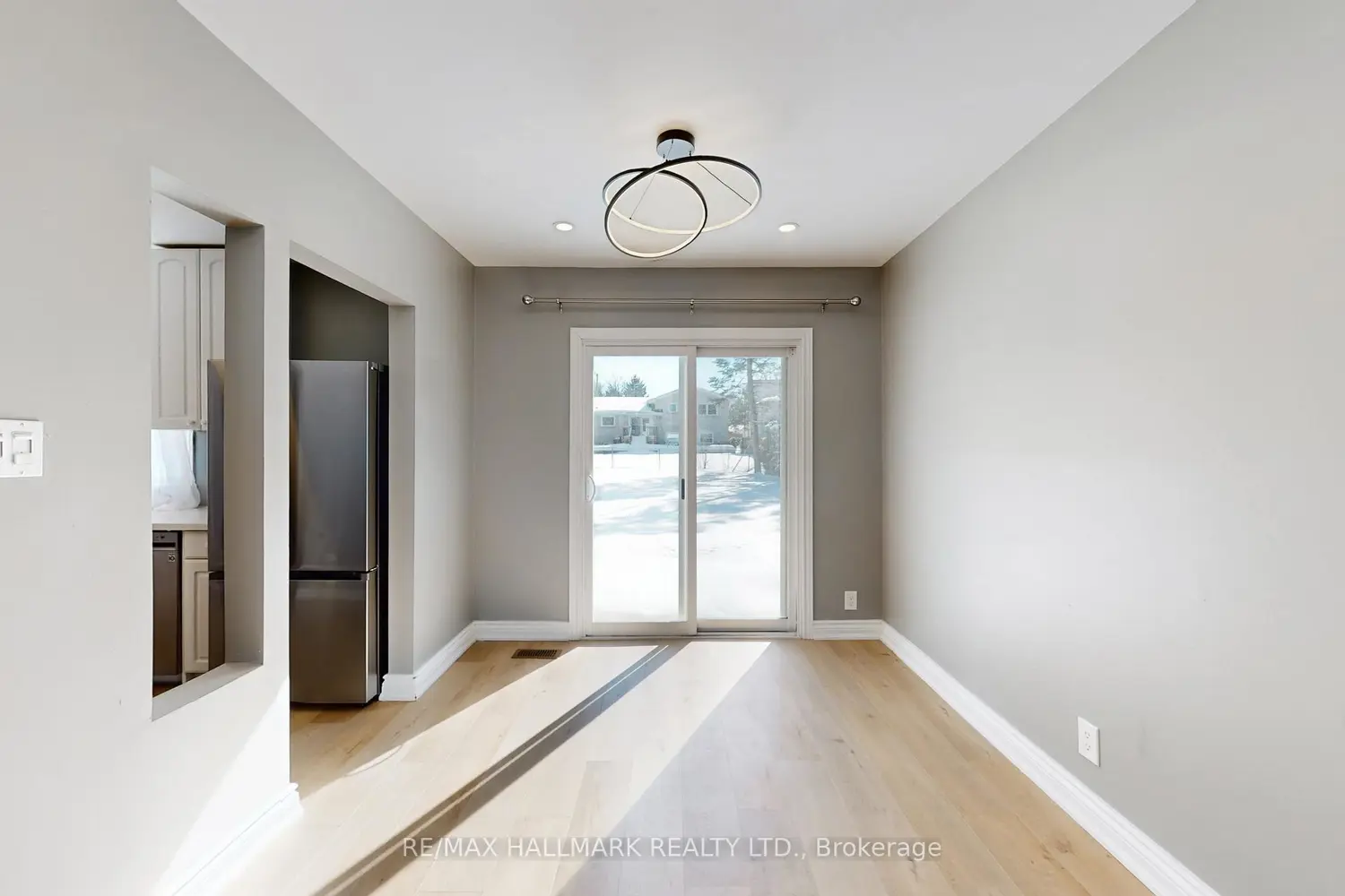 448 Loretta Crescent photo 5
