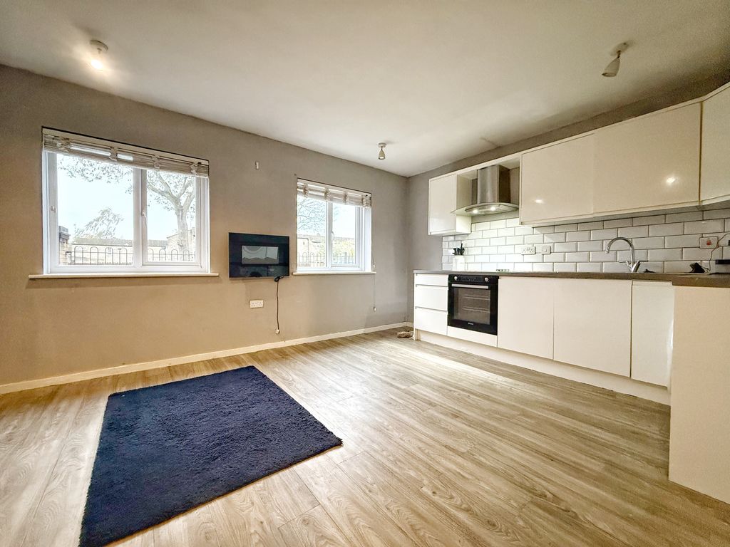 2 bed flat for salePickering Court, Corby NN18