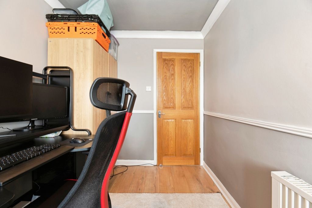 Additional image 9 of 2 bed flat for saleIdmiston Road, Worcester Park KT4