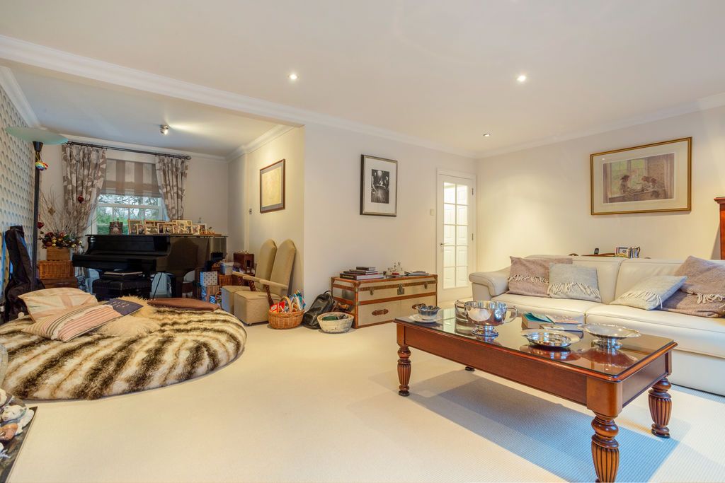 Additional image 11 of 3 bed terraced house for saleSnows Ride, Windlesham GU20