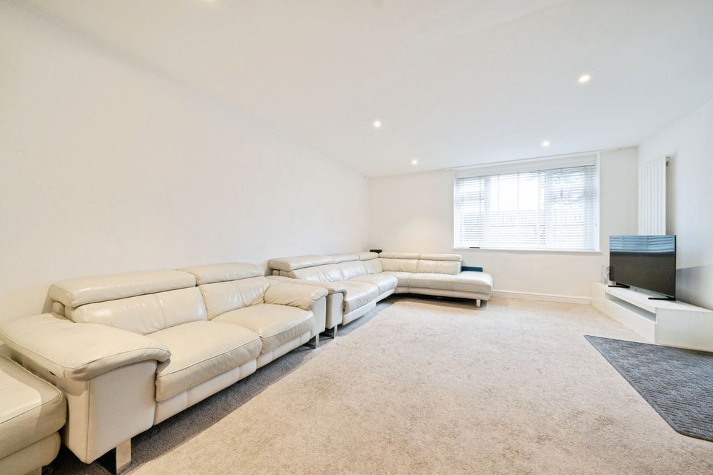 Additional image 3 of 2 bed maisonette for saleDenman Drive, Ashford TW15