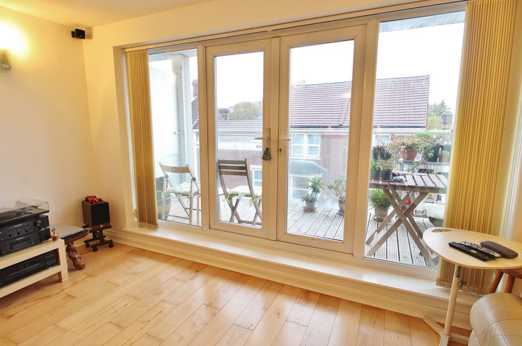 Additional image 9 of 2 bed flat for saleElm Grove, Southsea PO5