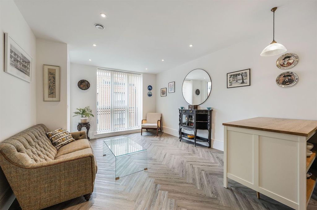 Additional image 6 of 2 bed flat for saleFellowes Rise, Winchester SO22
