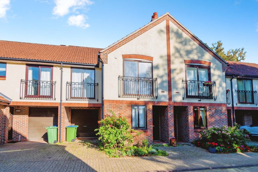 3 bed terraced house for saleMayfair Gardens, Southampton, Hampshire SO15