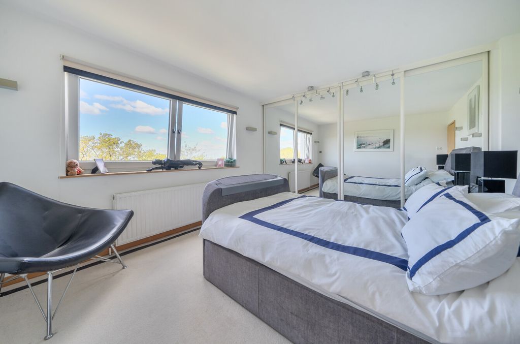 Additional image 7 of 2 bed flat for saleCranfield Court, Sunset Avenue, Woodford Green IG8