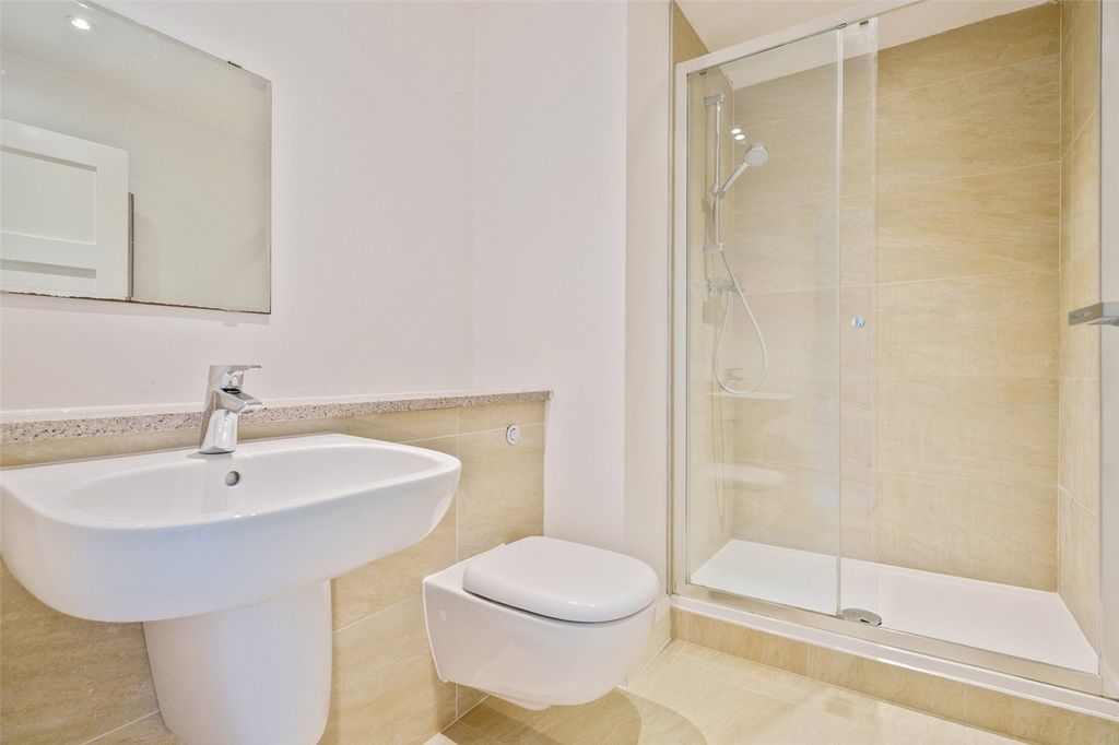 Additional image 9 of 2 bed flat for saleMilton Road, Wokingham, Berkshire RG40