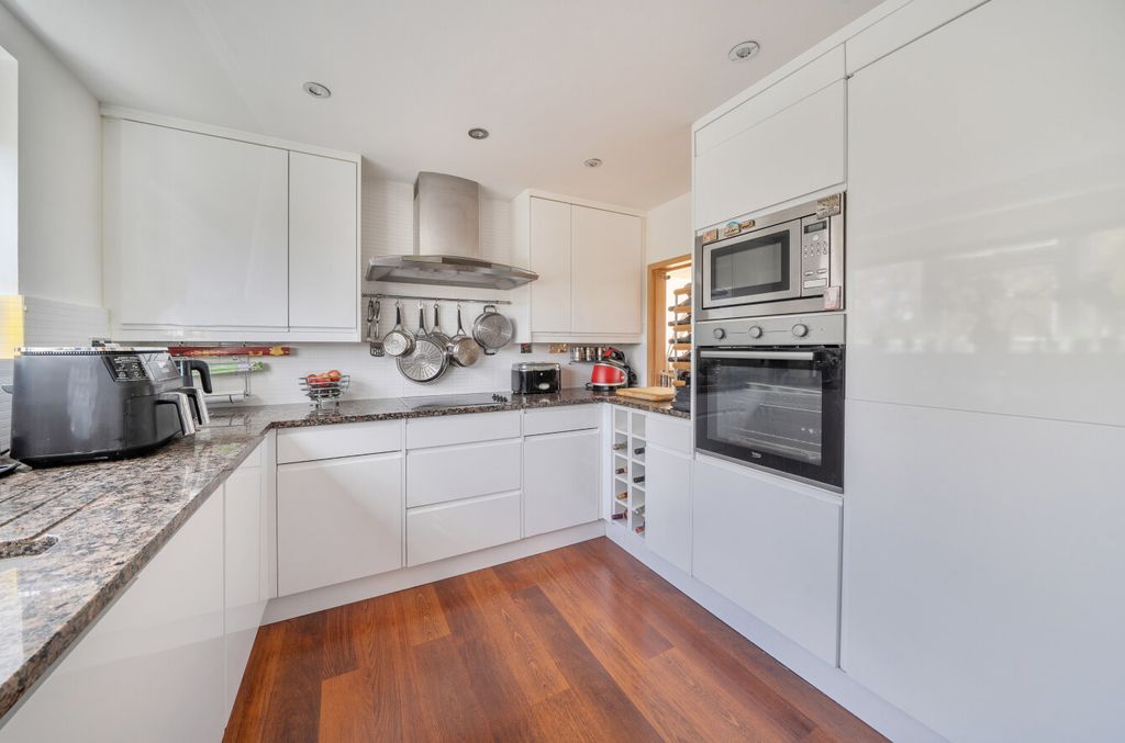 Additional image 5 of 2 bed flat for saleCranfield Court, Sunset Avenue, Woodford Green IG8