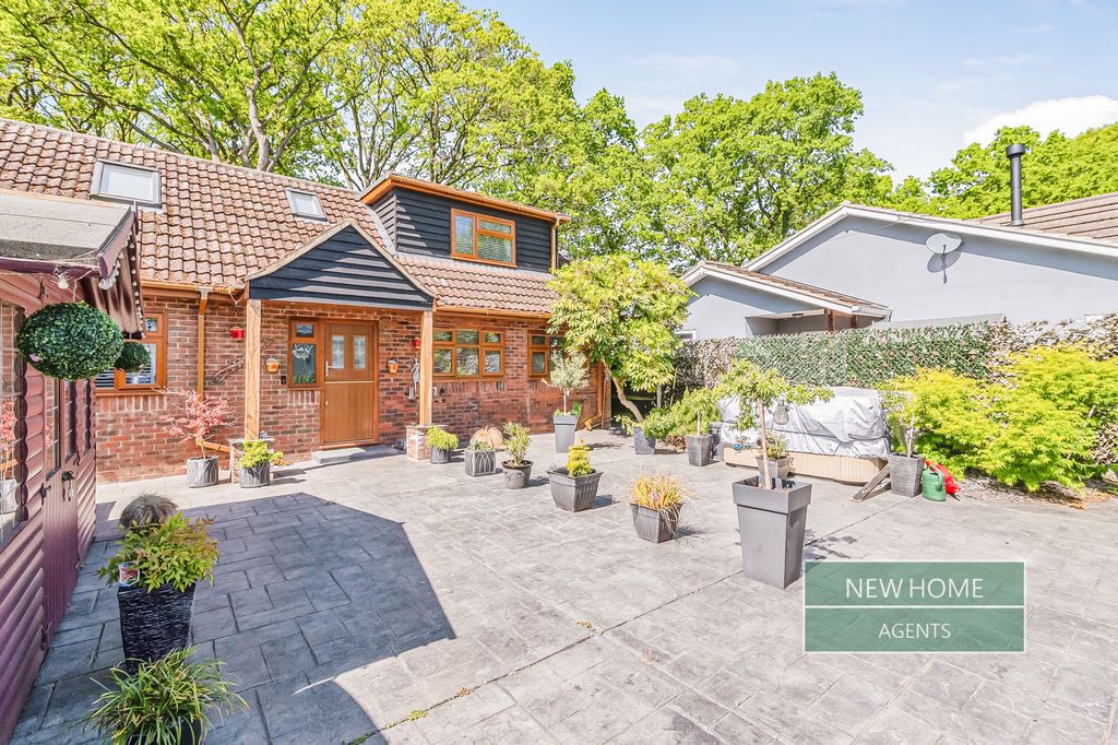 Additional image 19 of 4 bed detached bungalow for saleCanford Avenue, Wickford SS12