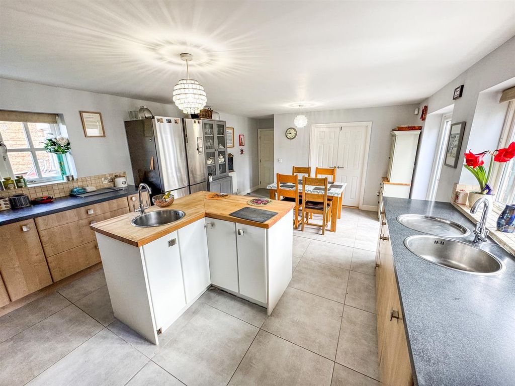 Additional image 3 of 5 bed detached house for saleRockingham Road, Cottingham, Market Harborough LE16