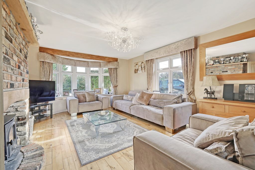 Additional image 4 of 5 bed bungalow for saleHighcliffe Drive, Wickford SS12